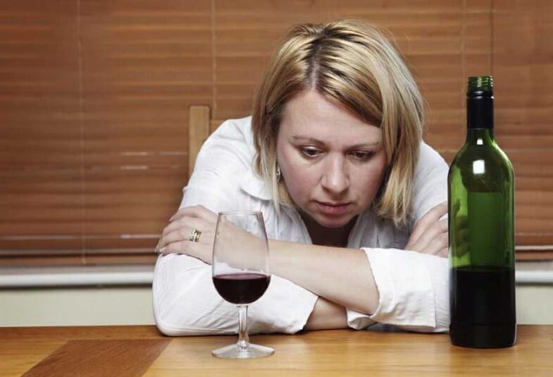 kobieta pijąca wino jak rzucić