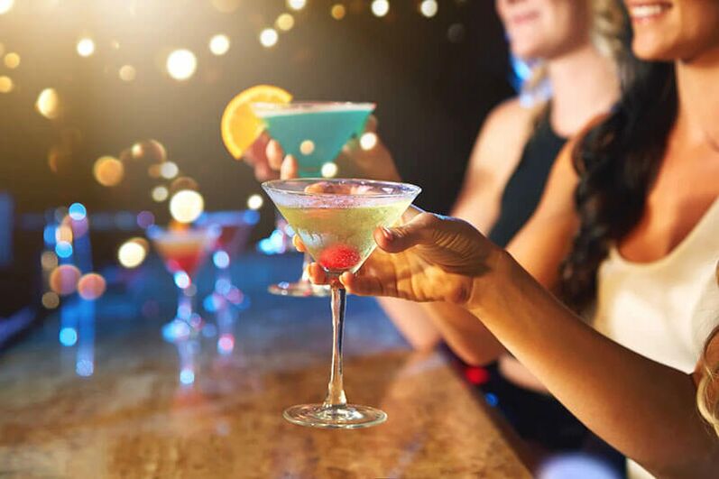 Niektóre napoje alkoholowe nadają się na imprezę, ale nie na kameralne spotkania. 